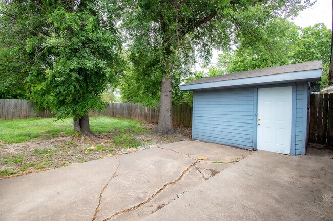 Building Photo - 3400 Nashville Ave