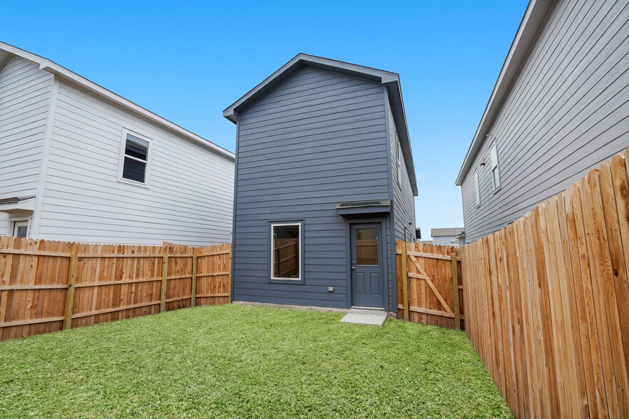 Building Photo - 7638 Aston Peak