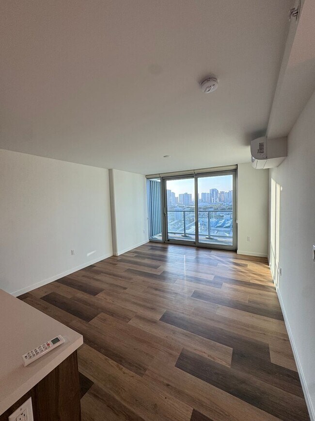 Building Photo - Ready to Move in Brand New Condo! First Time Renting! 1 Bed/1 Bath/1 Parking at The Park on Ke‘ea...