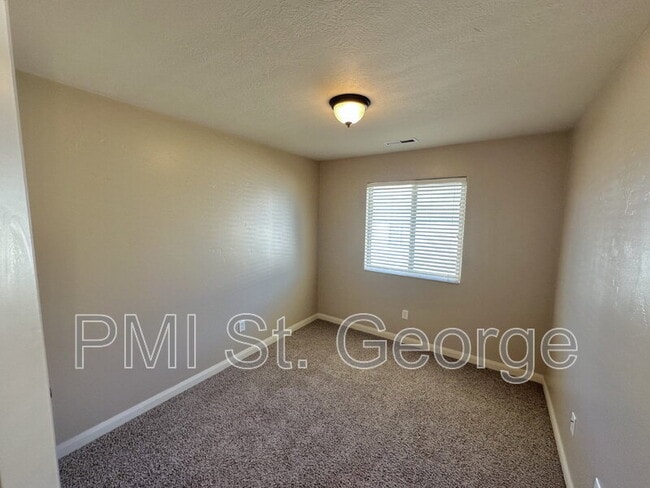 Building Photo - 340 1425 N St