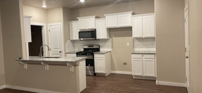 Building Photo - 5212 Oakwood Villa Ct