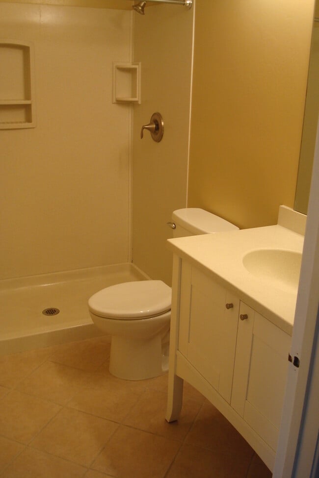 Building Photo - 3 bedroom 2 bath in great neighborhood in ...