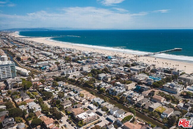 Building Photo - 122 Buccaneer St