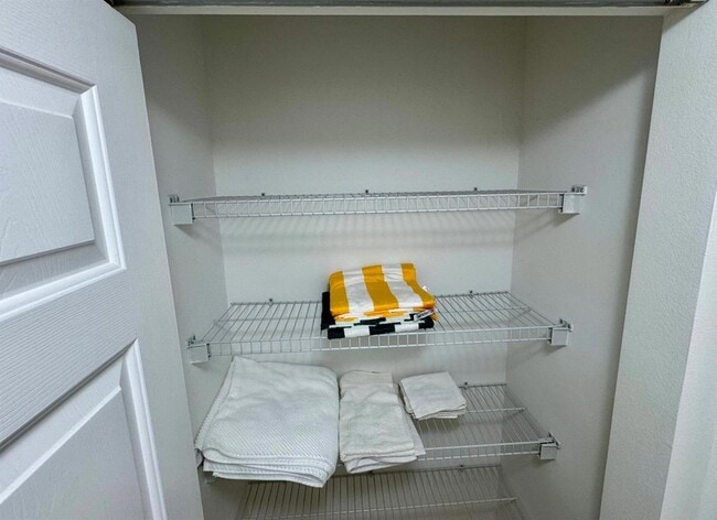 Building Photo - 625 Casa Loma Blvd