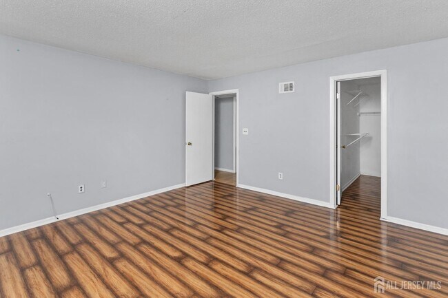 Building Photo - 3 Foxtail Ln
