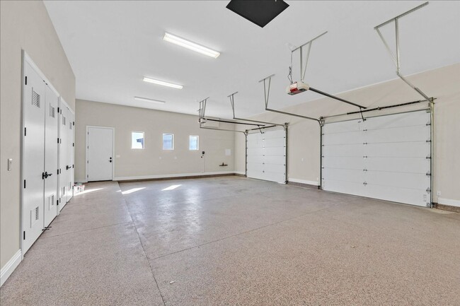 Building Photo - Custom Luxury Home with Strip and Mountain Views!