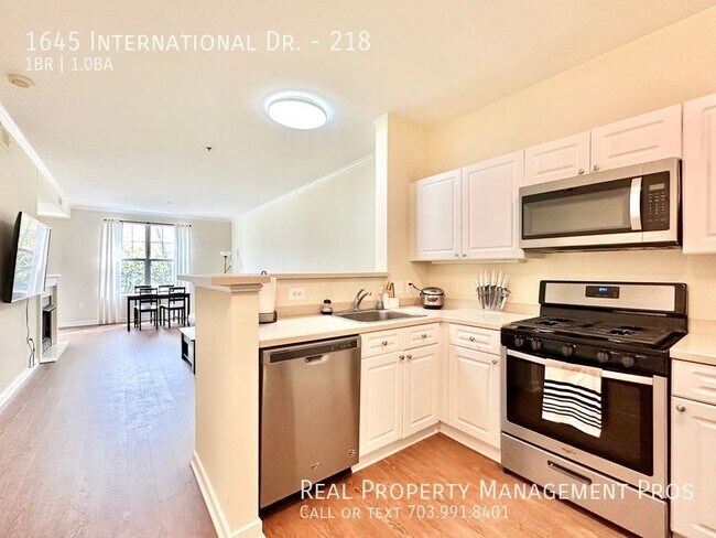 Building Photo - 1645 International Dr