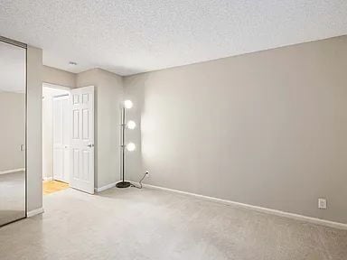 Building Photo - "Cozy 1-Bed Sanctuary in Prime Santa Clara Location!"