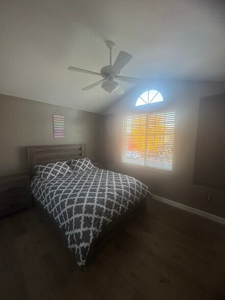 Building Photo - 5345 S Flanders Way