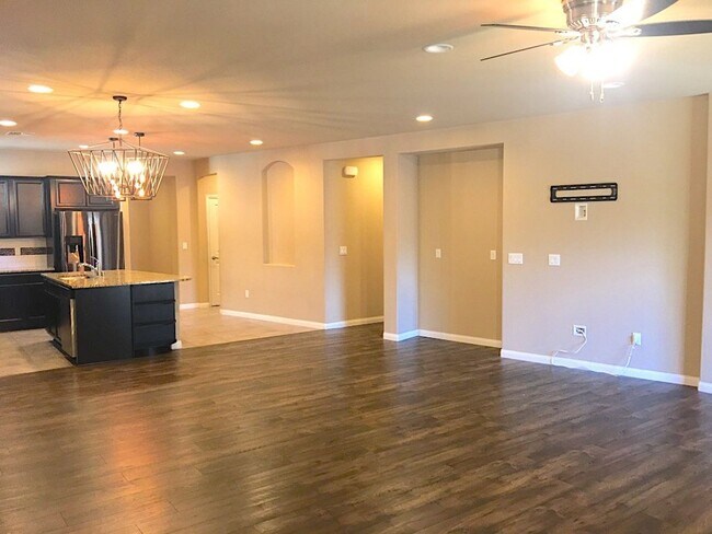 Building Photo - Sparks 3 Bedroom, 3 Bath Single Story - Ne...