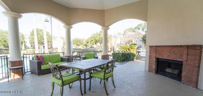 Building Photo - 13810 Sutton Park Dr N