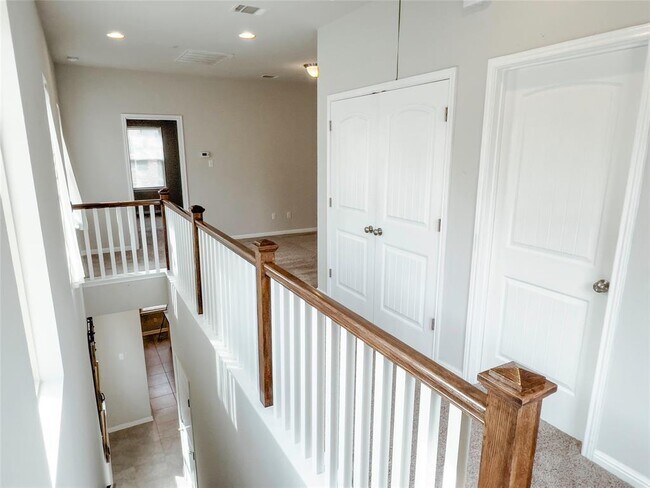 Building Photo - 7220 Wyoming Springs Dr