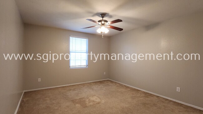 Building Photo - 2604 Bandera Pl