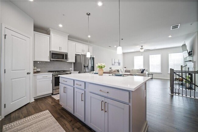 Building Photo - 1595 Ridgebrook Downs