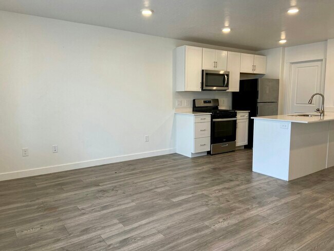 Building Photo - 3933 Orinda Dr