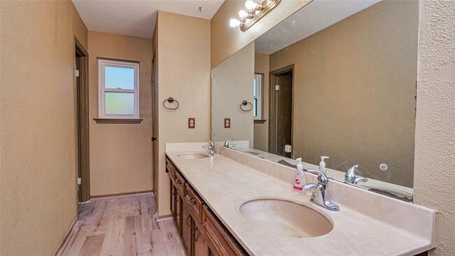 Building Photo - 4819 Marywood Dr