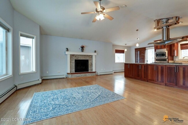 Building Photo - PRICE DROP!| BEAUTIFUL, FULLY UPDATED SING...