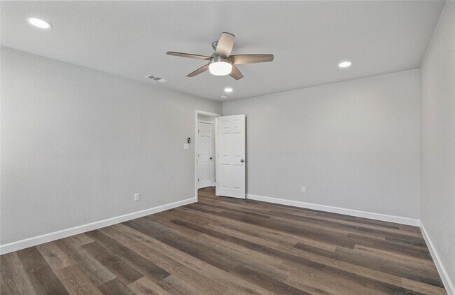 Building Photo - 324 Sioux St