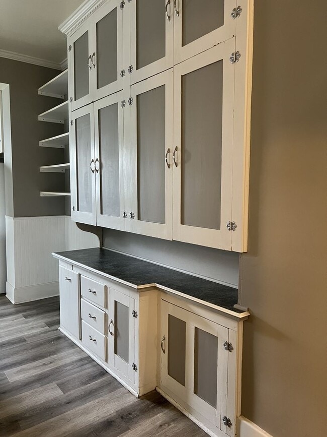 Building Photo - Spacious 4 Bedroom, 2 Bathroom Home