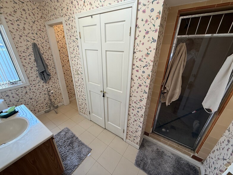 Building Photo - 504 Broadway