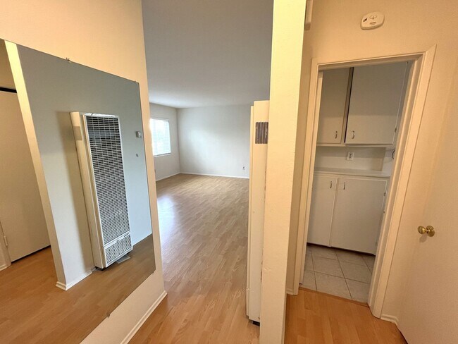 Building Photo - 1bd/1bth South Park Apartment with Plank F...
