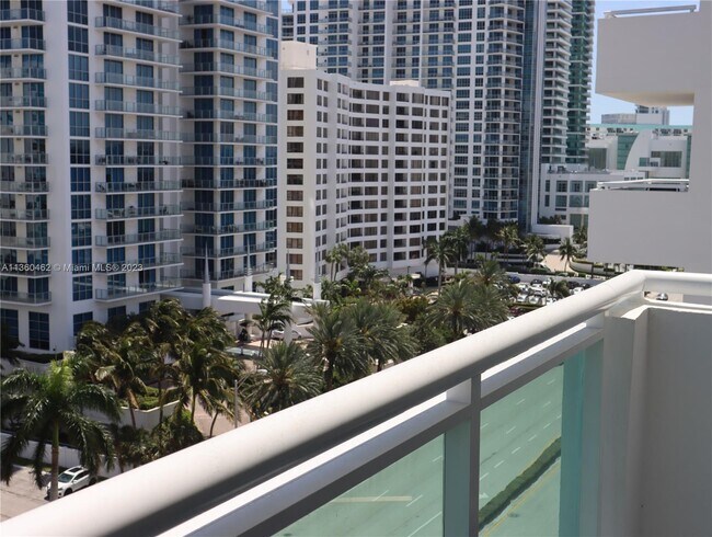 Building Photo - 3000 S Ocean Dr