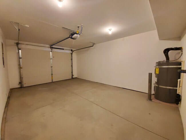 Building Photo - 5701al