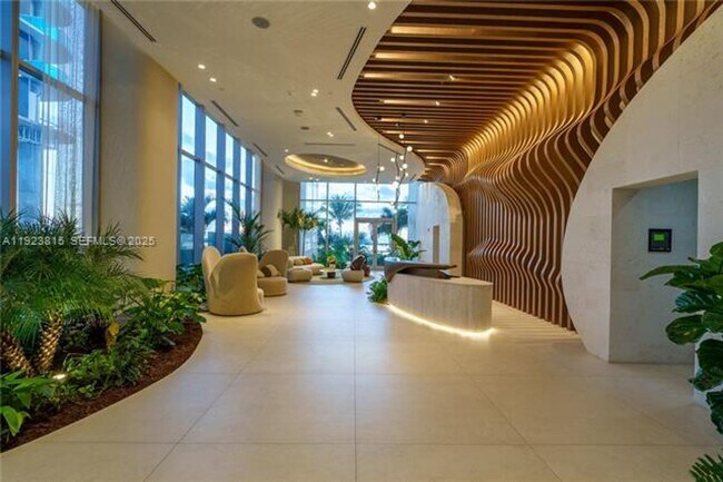 Building Photo - 700 NE 24th St