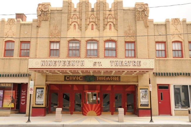 Building Photo - 2346 Pine St