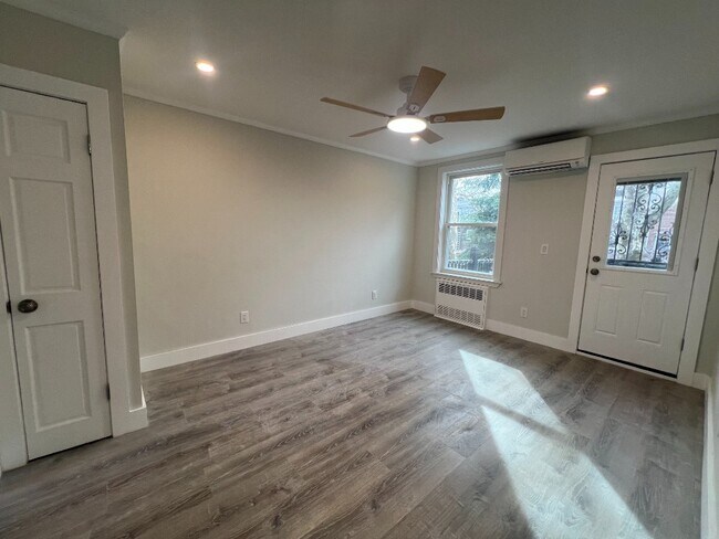 Building Photo - Lovely 2 Bed 2 Bath Gardens House w Terrace