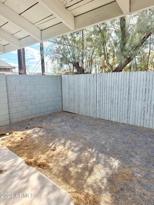 Building Photo - 2033 W Madison St