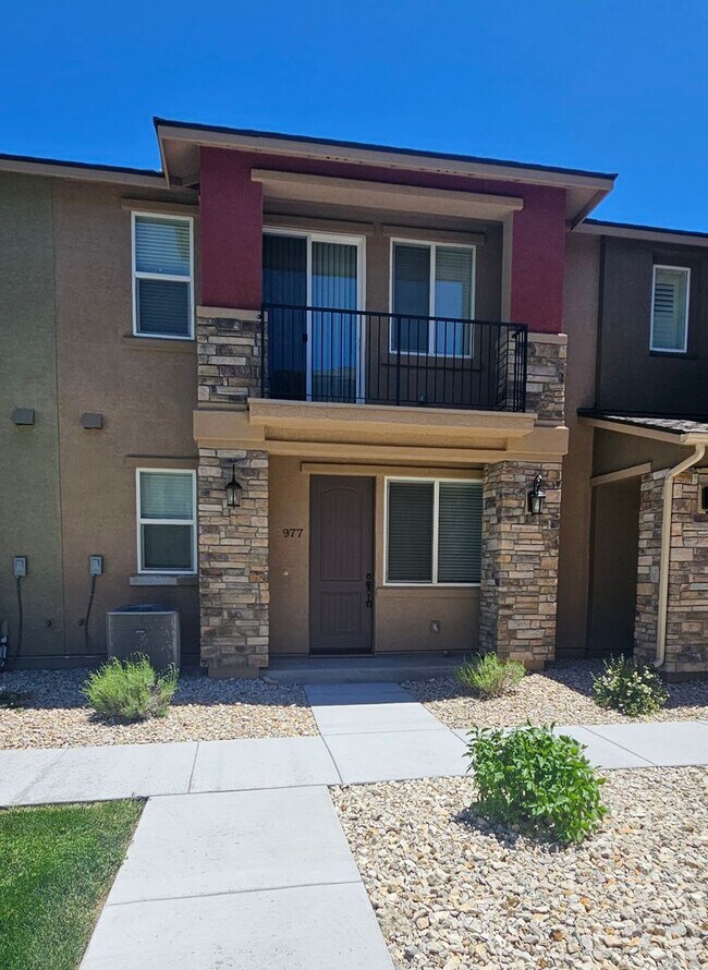Primary Photo - Arbor Villa Town House - Pet on Approval