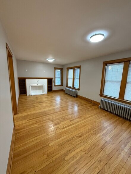 Building Photo - 5545 N Luna Ave