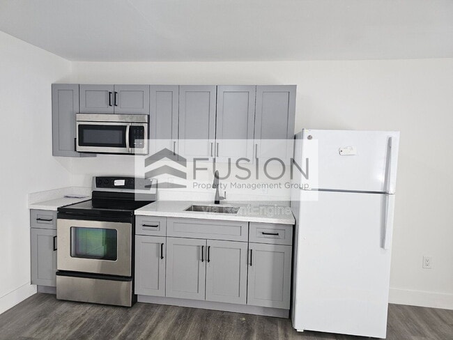 Building Photo - 1731 Alcazar Dr