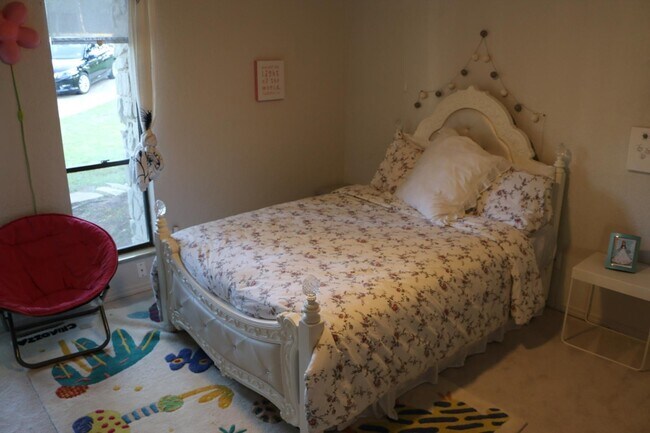 Building Photo - 1925 Bunting Ct