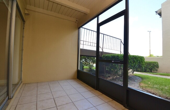 Building Photo - Altamonte Springs 1/1 Condo ~ Lakefront Community ~ Great Amenities!!