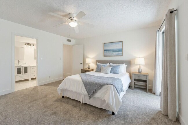 Building Photo - 2202 Lucaya Bend