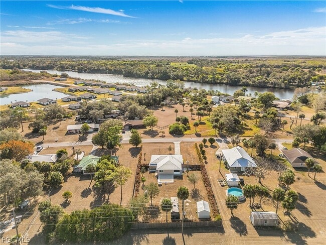 Building Photo - 985 Quail Run