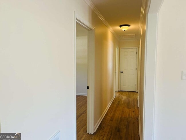 Building Photo - 203 S Chilton Crescent