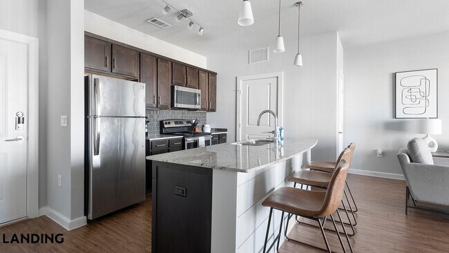 Building Photo - 4300 Cromwell Dr