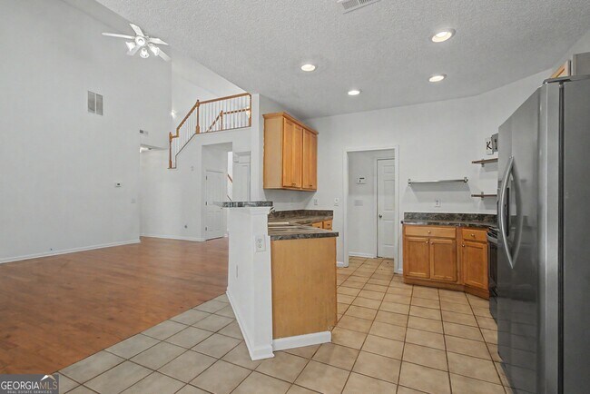 Building Photo - 255 Squire Ln