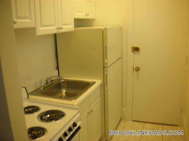 Building Photo - 1539 Beacon St