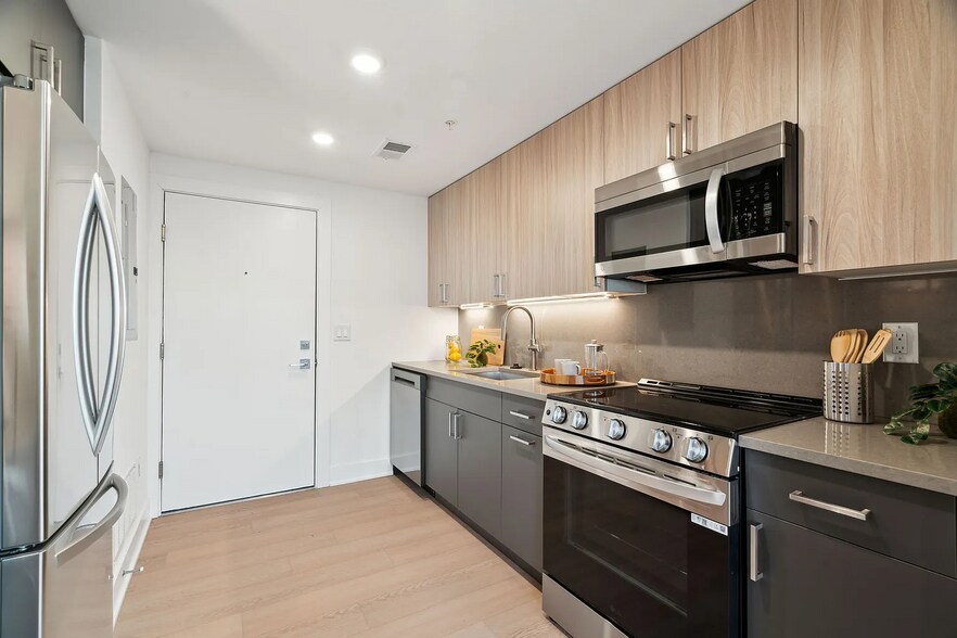 Building Photo - 2000 Dreer St