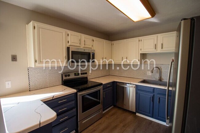 Building Photo - 9129 Grand Ave