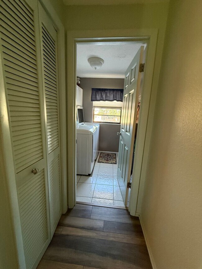 Building Photo - 2 Bedroom/2 Bathroom Available Now! 55+ An...