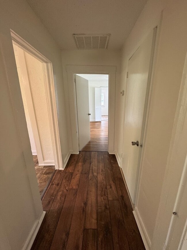 Building Photo - Central Asheville - Renovated Bungalow!