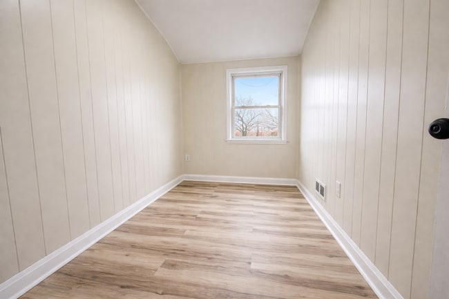 Building Photo - Updated 3BR Home with Finished Basement, & Fenced Yard
