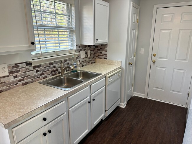 Building Photo - Adorable Three Bedroom Two Bath Home in Walnut Creek