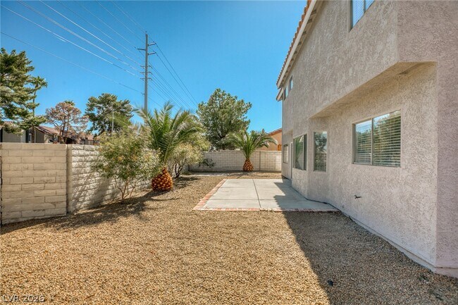 Building Photo - 2358 Belvedere Dr