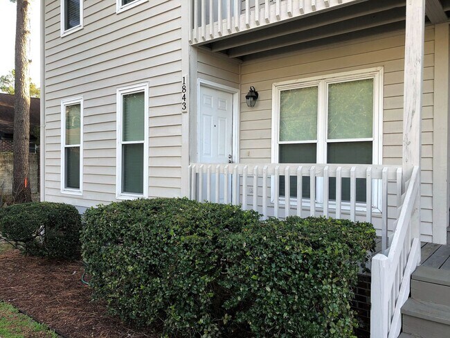 Primary Photo - Welcome to the 2 Bed 2 Bath Bottom Floor C...
